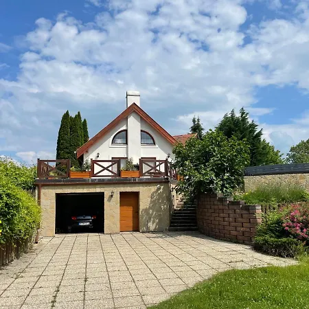 Vila Spacious 3 Bedroom House With Heated Pool